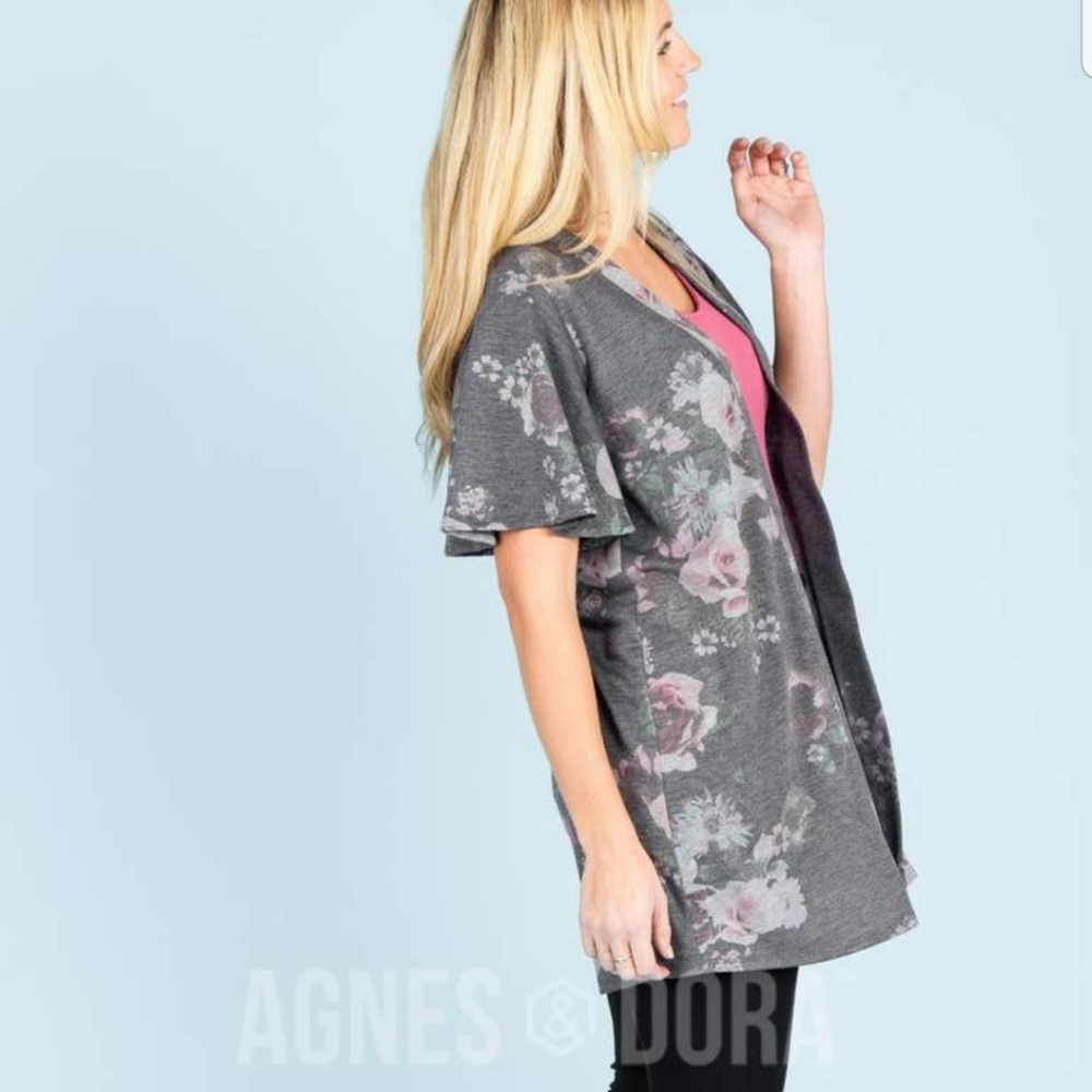 Agnes & Dora Flutter Sleeve Cardi Size Small